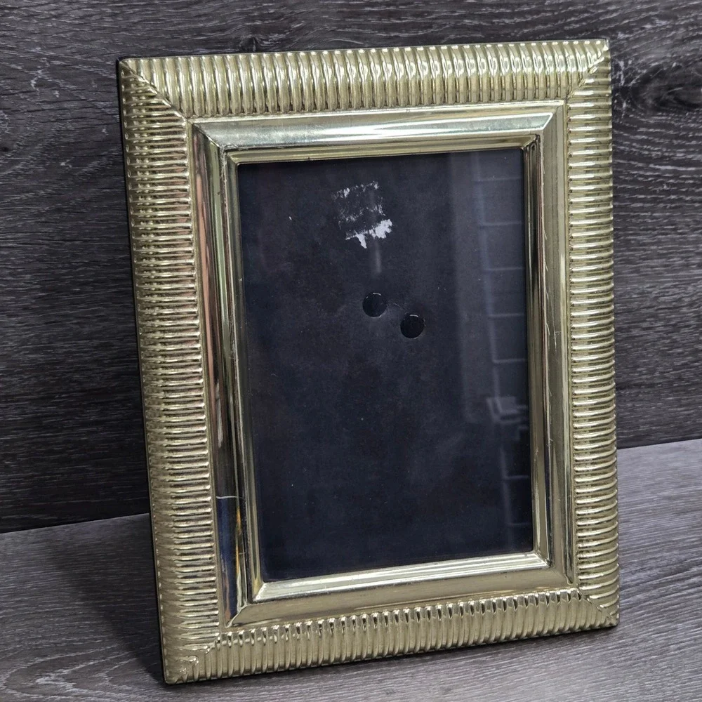Vintage Gold Tone Textured Reeded Metal Picture Frame 5x7 Tabletop Wall Mount